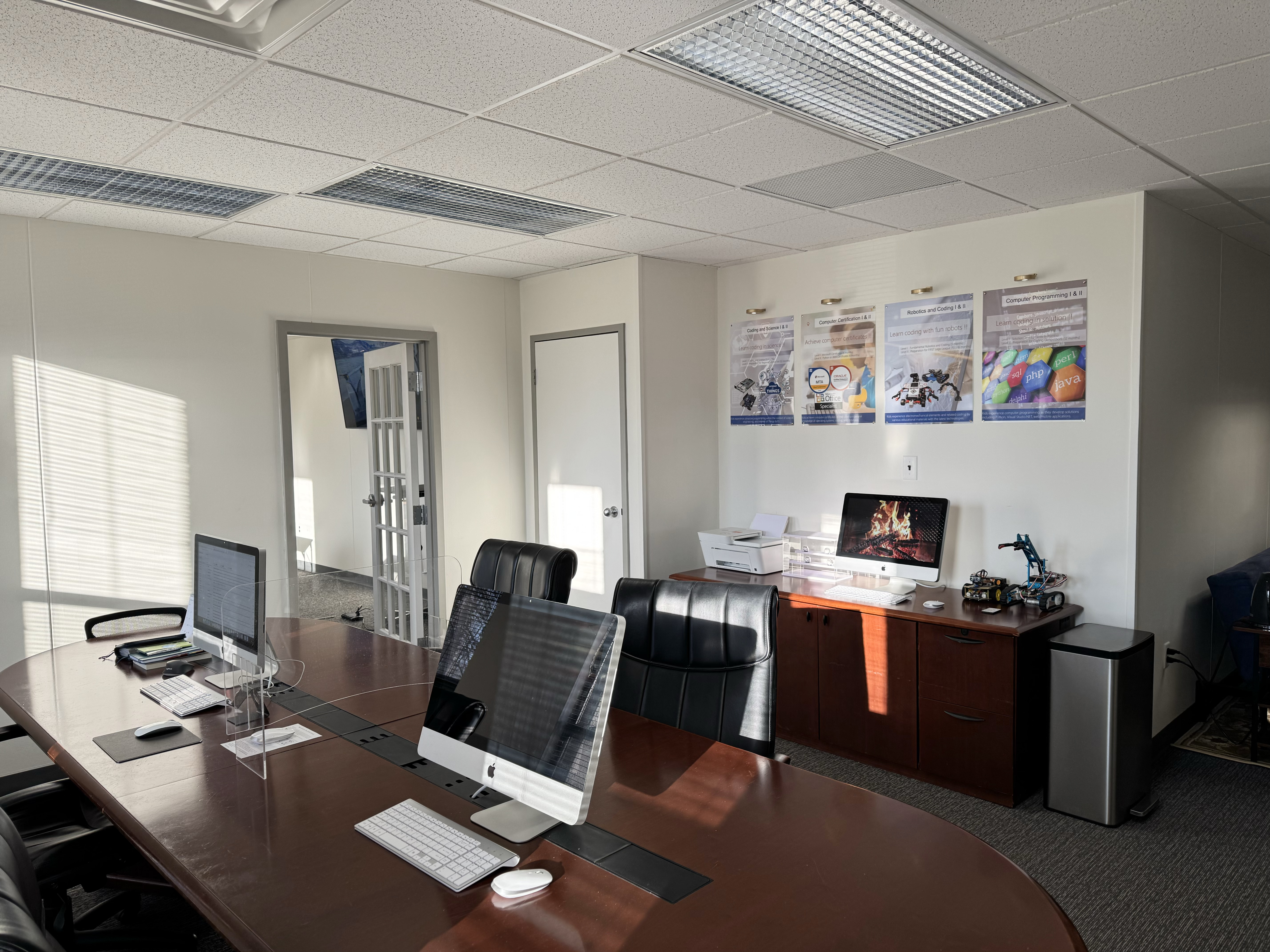 BBELL main lab and meeting room with iMac workstations